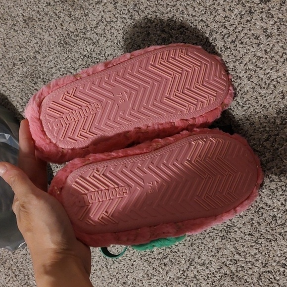 Wicked Plush Platform Women's Slippers 7/8 - Picture 6 of 6